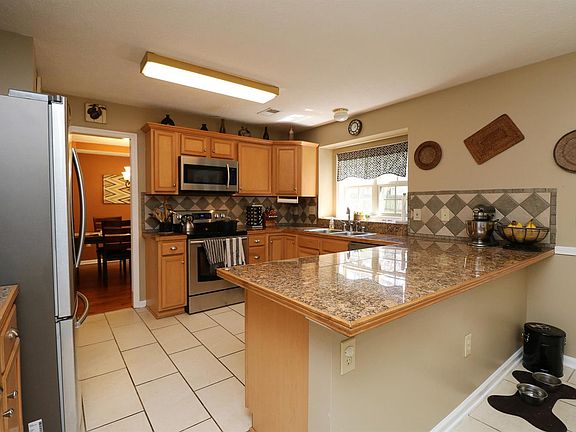 5th image of 408 Sandersville Ct