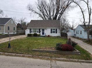 1612 48th St NE, Cedar Rapids, IA 52402