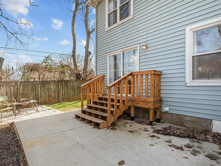 209 Errol Ln — Photo 31