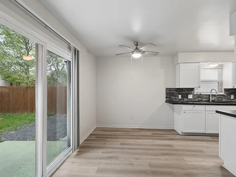 820 Sahara Ave #2 — Photo 11