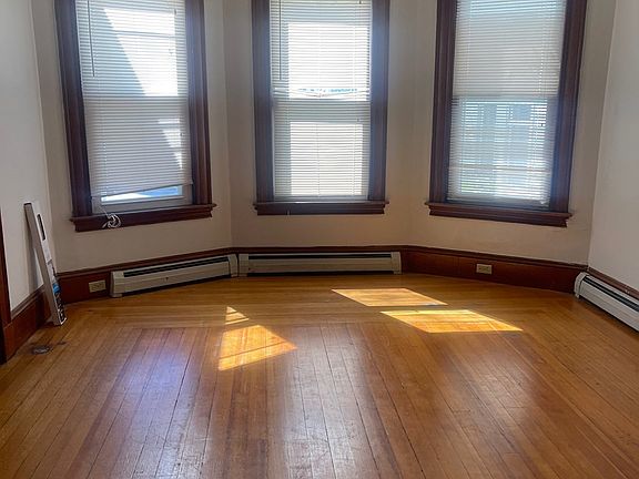 3rd image of 99 Milk St