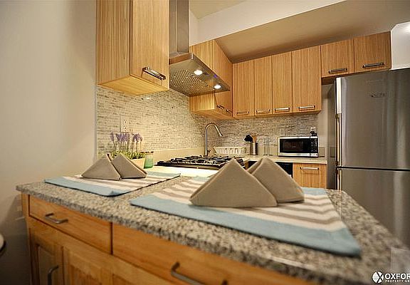3rd image of 227 Grand St APT 3D