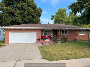 2412 W Phoenix Ave, Grand Island, NE 68803