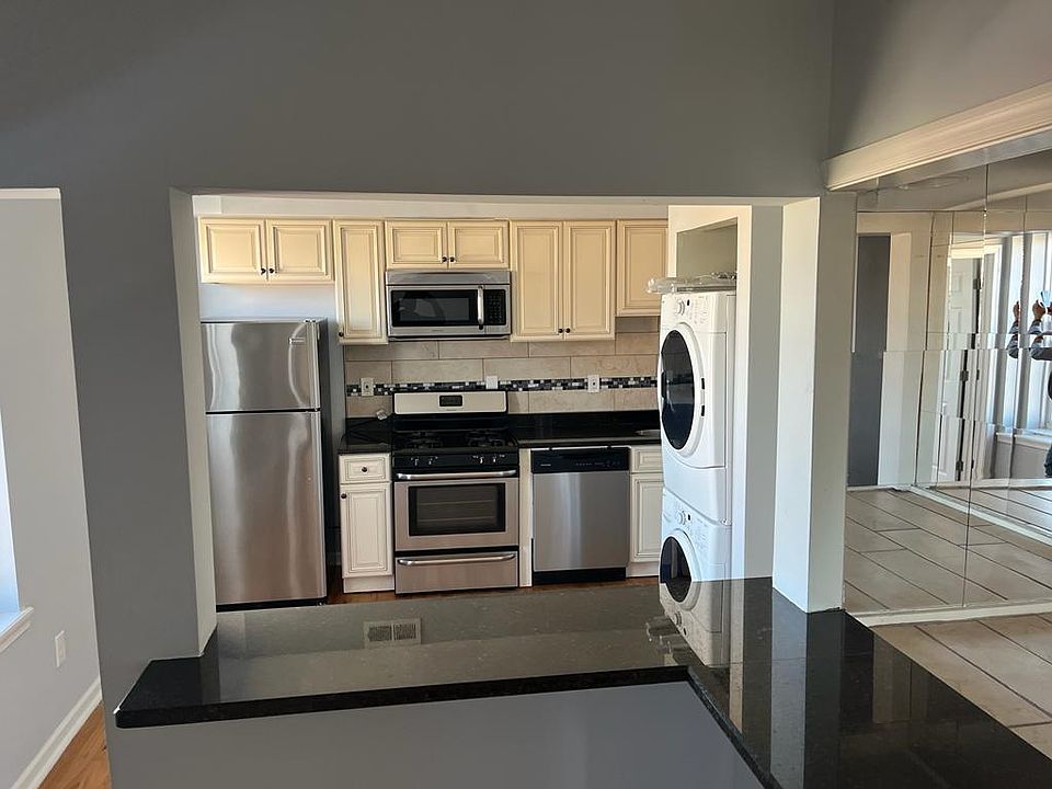 1st image of 800 E Girard Ave #3