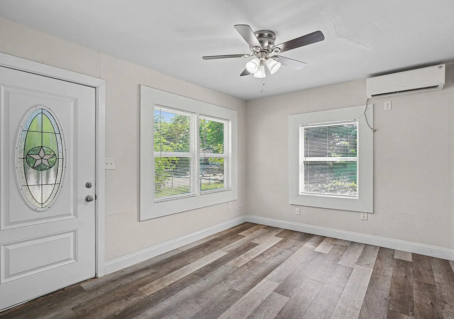 Cute, cozy, and full of charm! This well-maintained 2-bedroom, 1-bath home in Wichita Falls offer... — Photo 4