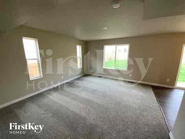 3 bed, 2.5 bath, 1562 sqft, $2,540 — Photo 2