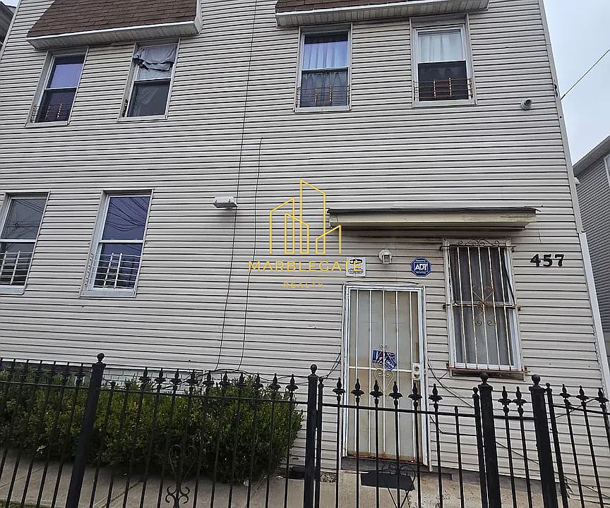 1st image of 457 Hawthorne Ave #22