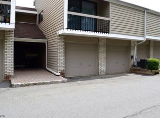 39 Hillside Ct #1009, Clinton, NJ 08809