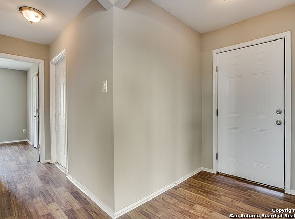 4th image of 418 Regal View Dr