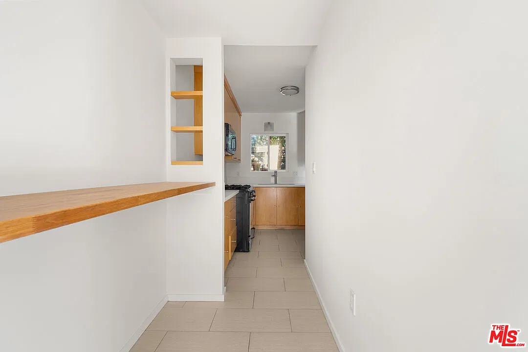 2 bed, 1.0 bath, 950 sqft, $3,200 — Photo 4