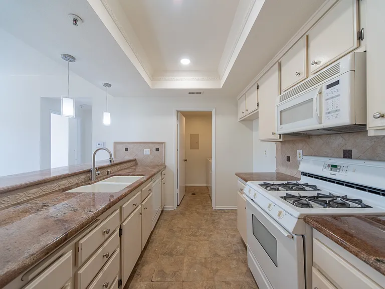 2571 Plaza Del Amo #209 — Photo 9