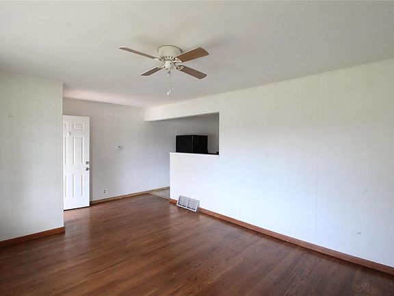 3rd image of 3300 Wilshire Dr