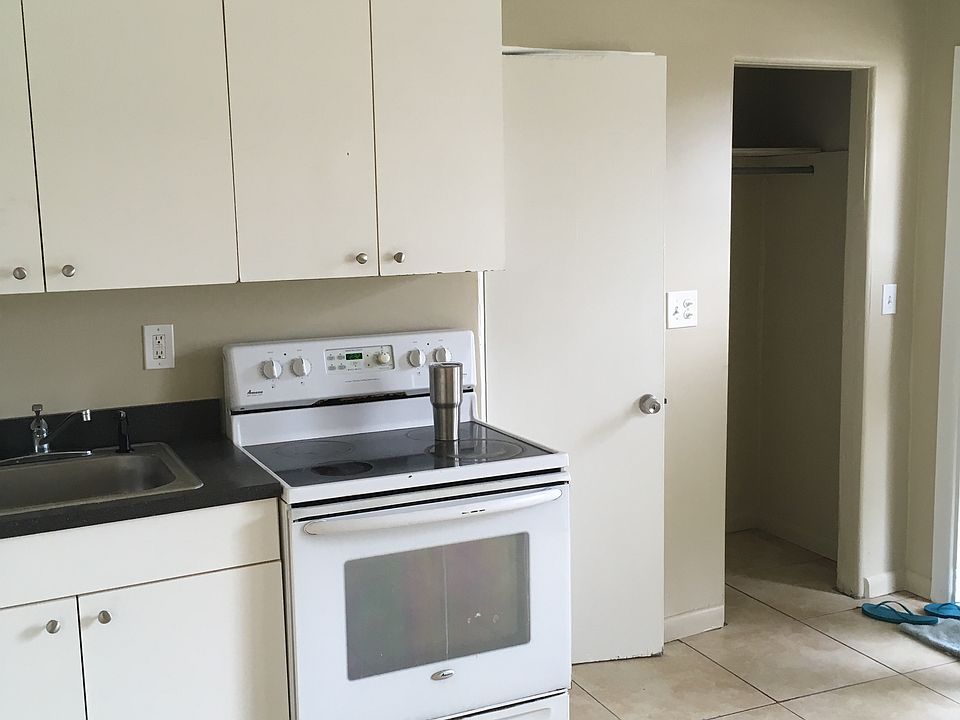 1st image of 133 NW 10th Ave APT 3