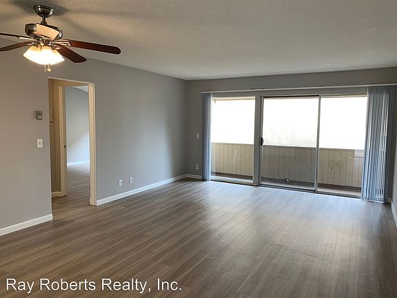 3rd image of 120 Albert Pl APT 7