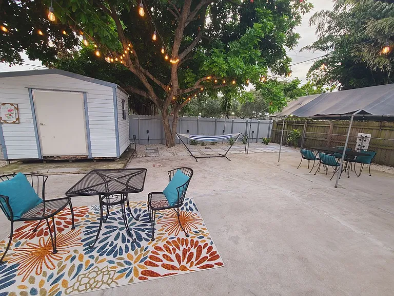 20520 NE 15th Ave — Photo 9