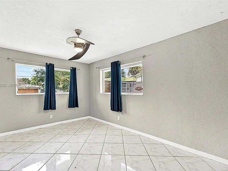 2832 NW 10th Ave — Photo 22