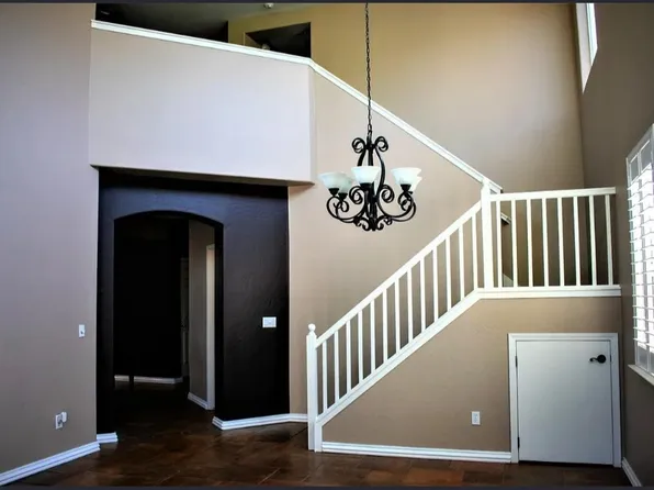 1341 Windsong Dr, Tulare, CA 93274