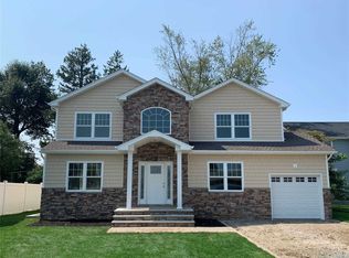 33 Surrey Ln, Plainview, NY 11803