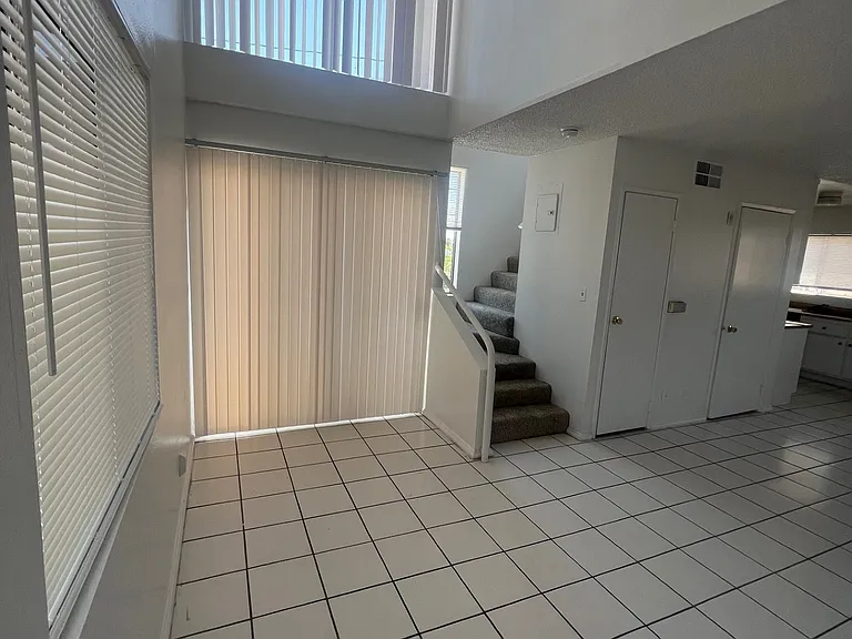 7615 N Hollywood Way #101 — Photo 9