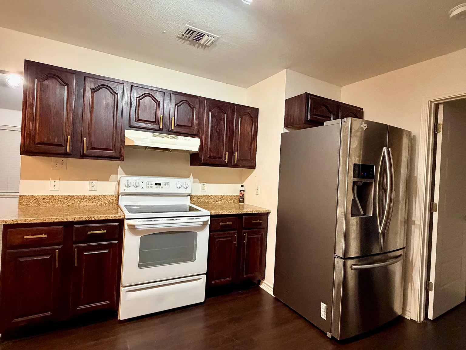3 bed, 1274 sqft, $1,800 — Photo 4