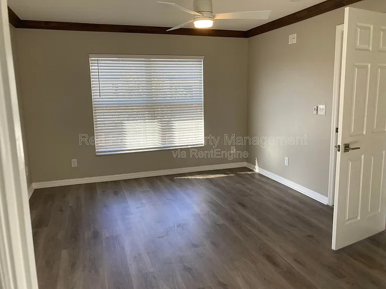 110 SW 17th Pl — Photo 7