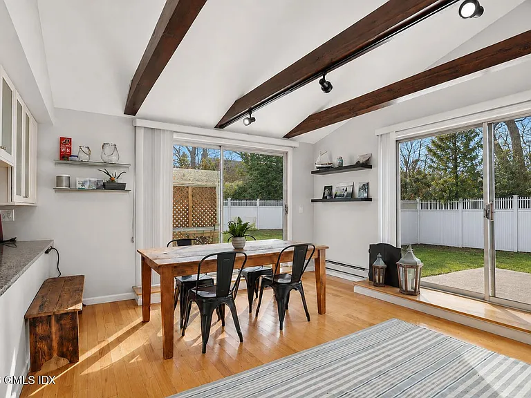 10 Miltiades Ave — Photo 7