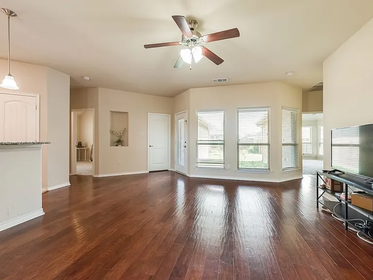 2605 Idlewood Dr — Photo 4