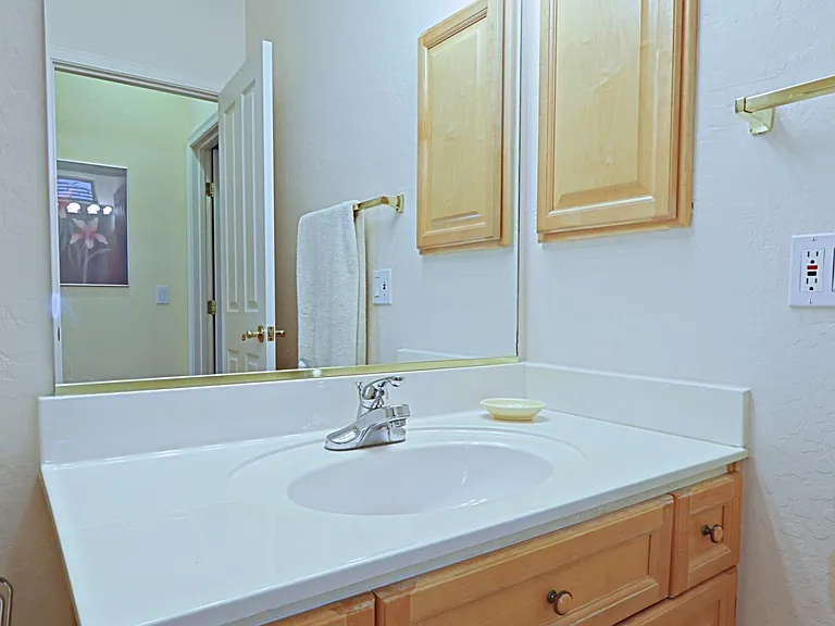 6803 E Eagle Feather Rd — Photo 22