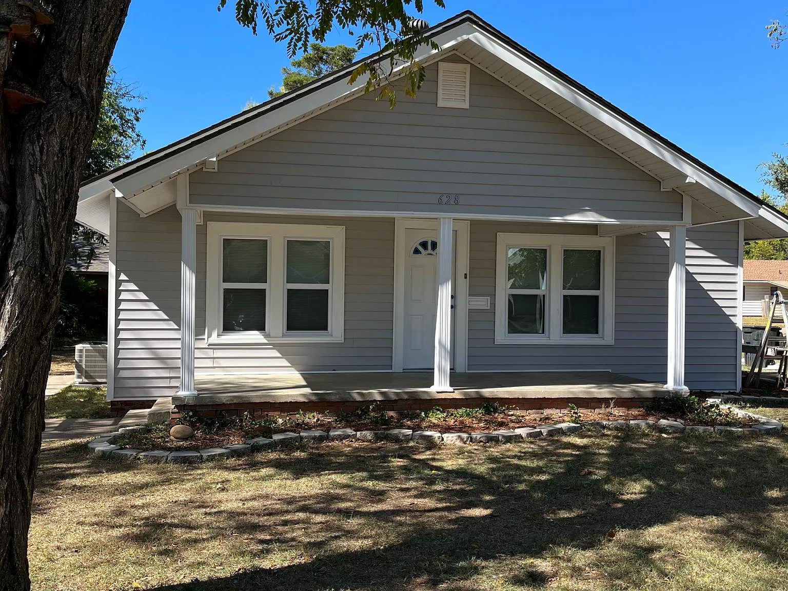 628 N University Boulevard — Photo 2