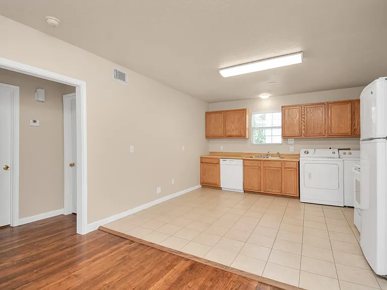 500 W Pitts Ave #104 — Photo 8