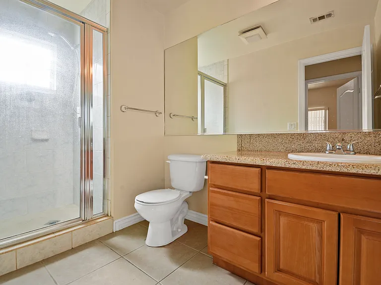 1160 E Grand Ave — Photo 23