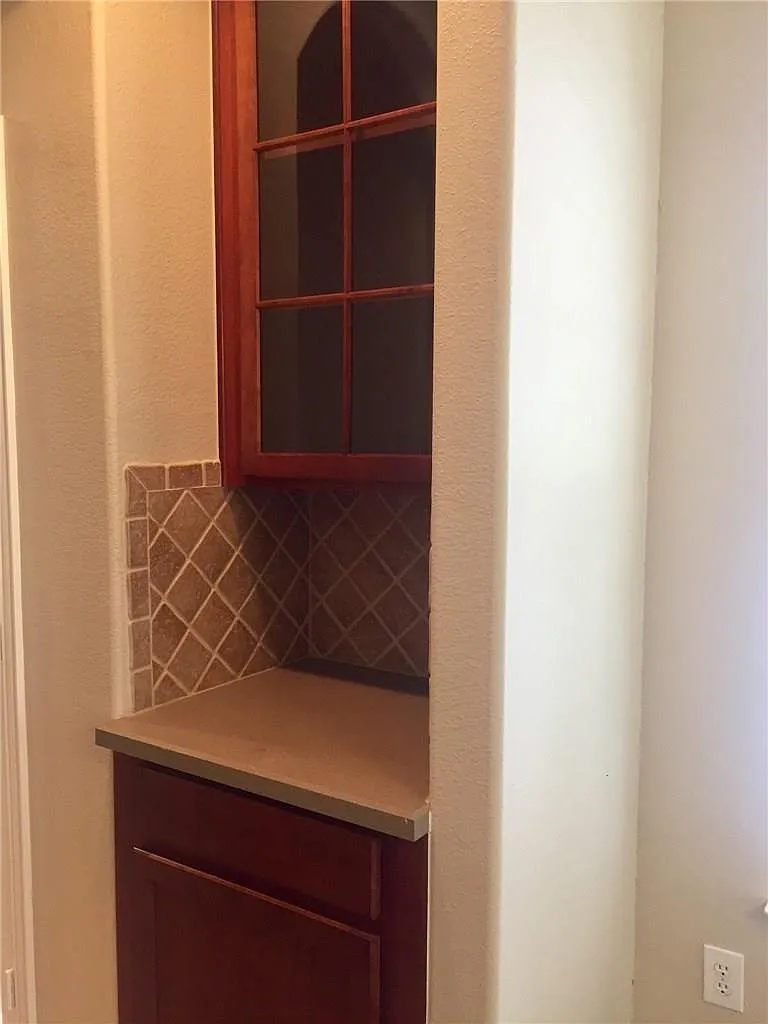 4 bed, 2.5 bath, 2714 sqft, $2,595 — Photo 1