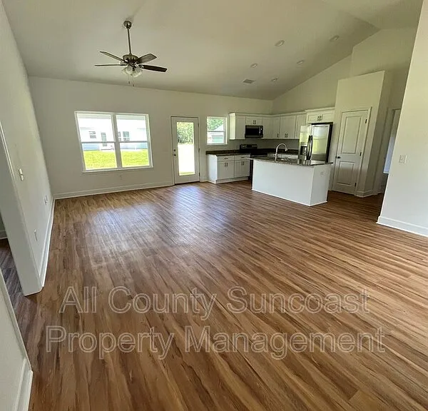 365 Elliott Dr — Photo 3