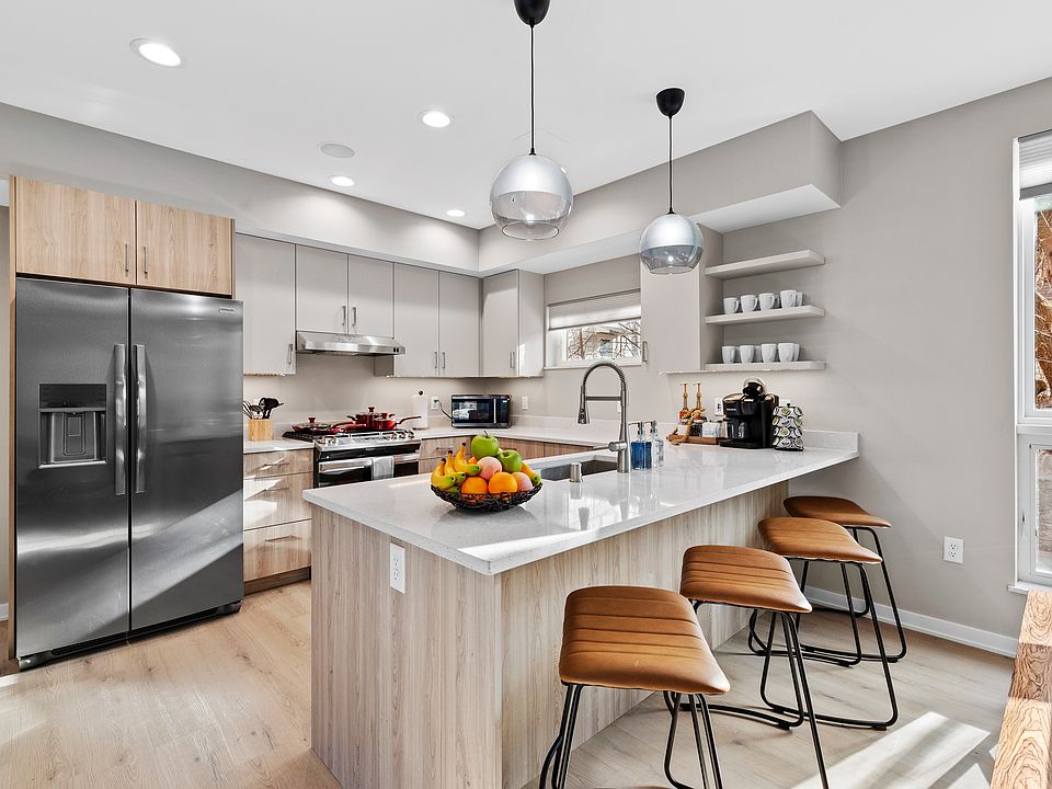 1st image of 1815 N Arlington Pl #1