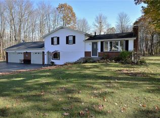 3421 Roseview Dr, Hubbard, OH 44425