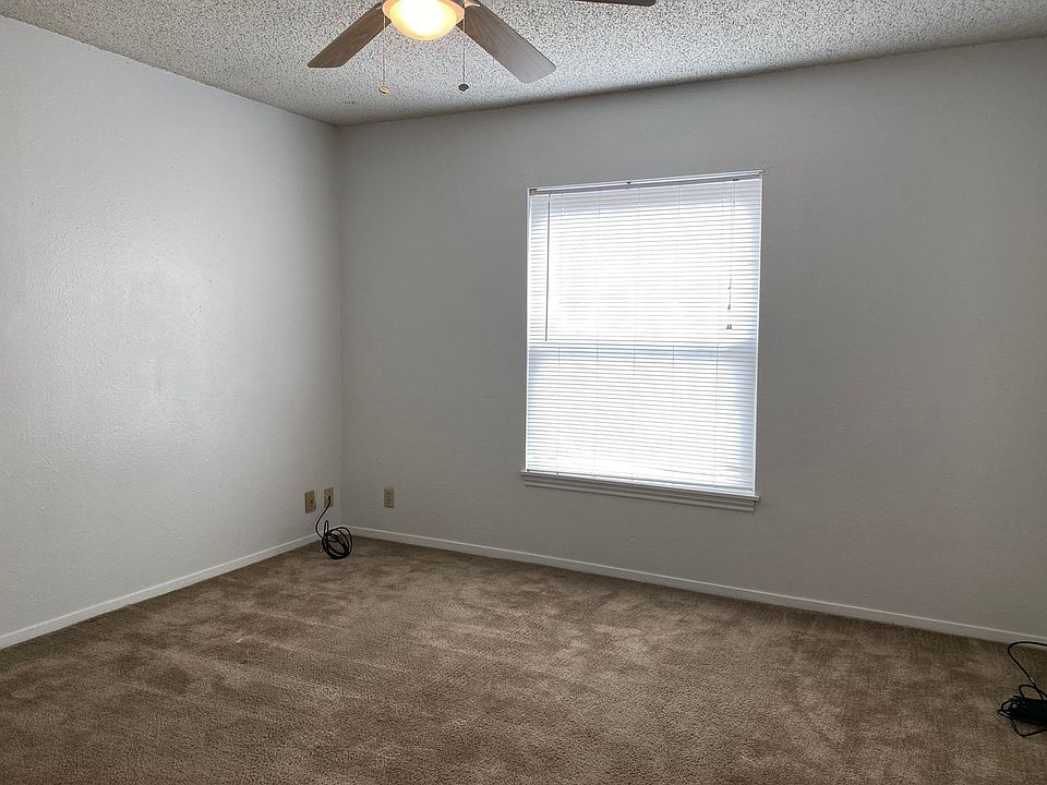 Chandler Crossing 809 N Broad St Chandler TX Zillow