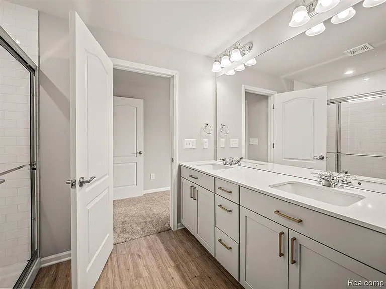 4837 Glenora Dr — Photo 26