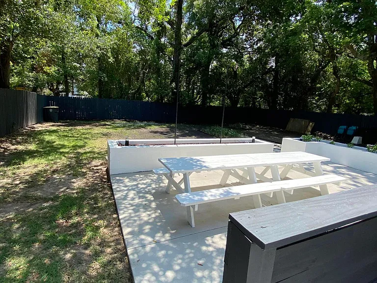 1139 N Market St — Photo 12