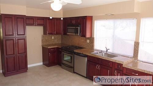 3rd image of 1458 Camelot Dr