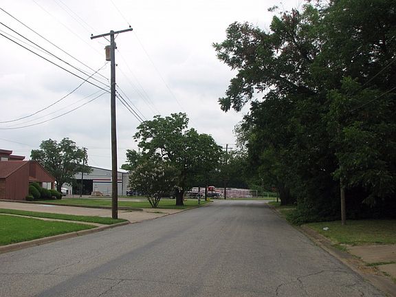 5th image of 223 W Pelton St