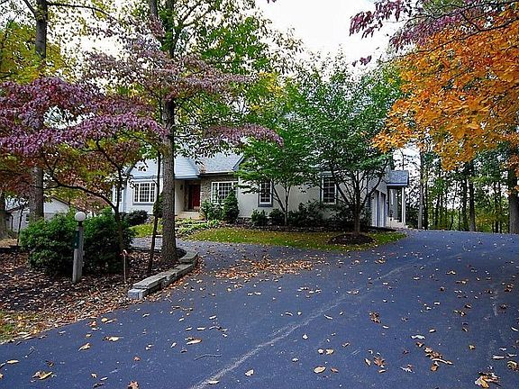 4th image of 14 Oakridge Dr
