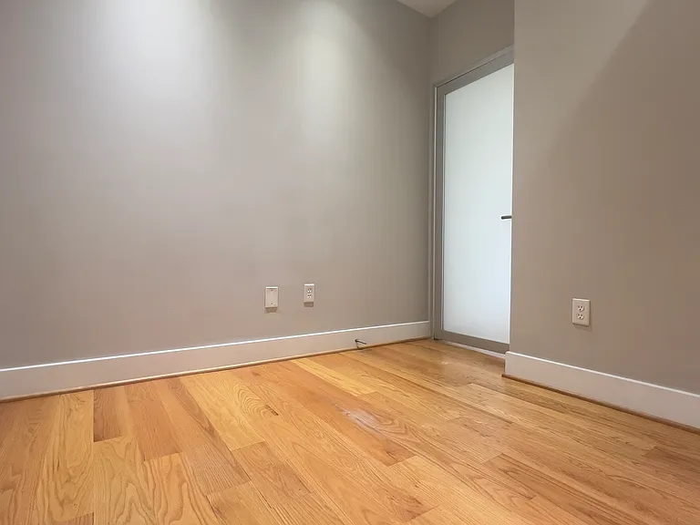 1209 G St SE #8 — Photo 25