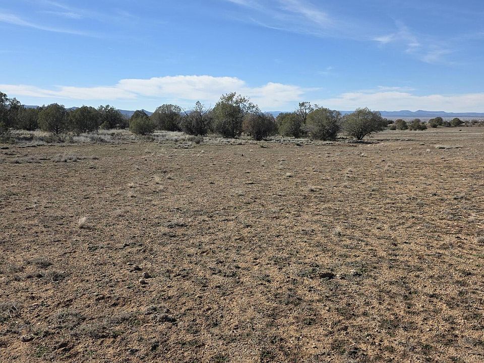 2nd image of 306-41-098 N Headwaters Rd