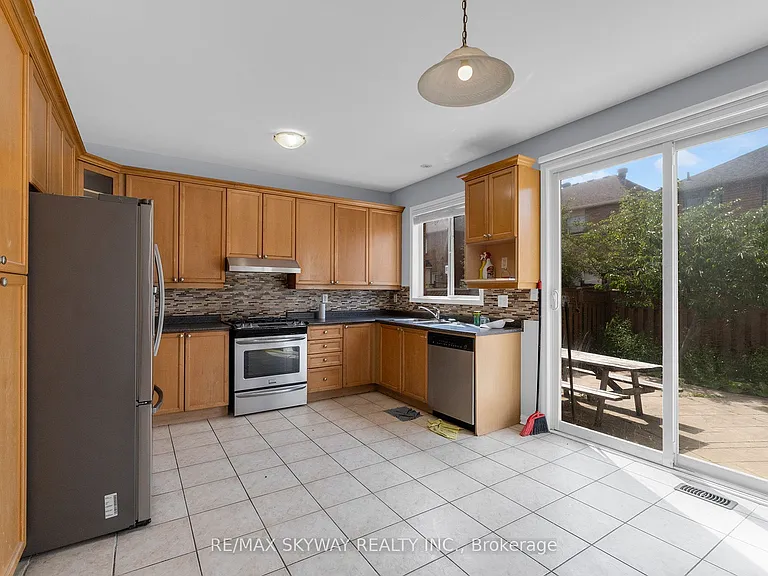 16 Raccoon St — Photo 12