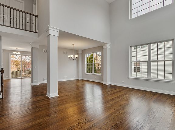 4th image of 1039 N Penny Ln