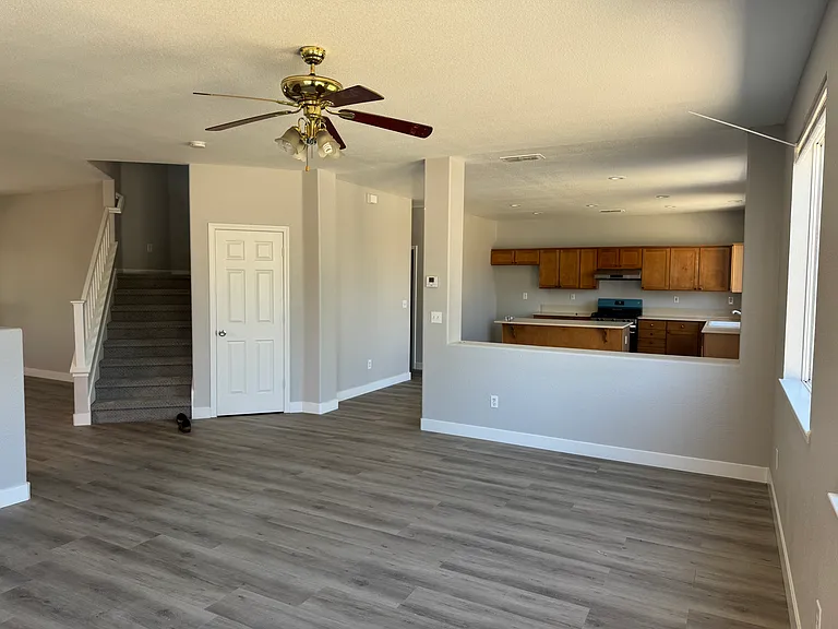 1047 Boardwalk Dr — Photo 14