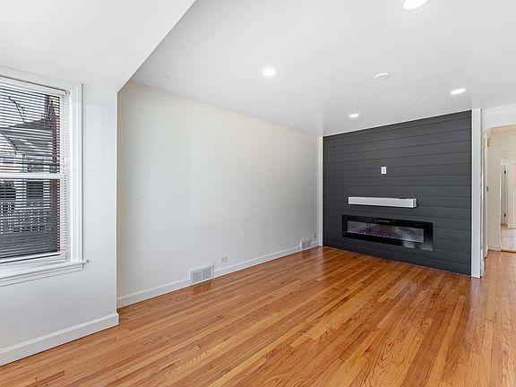 3rd image of 7921 S Christiana Ave