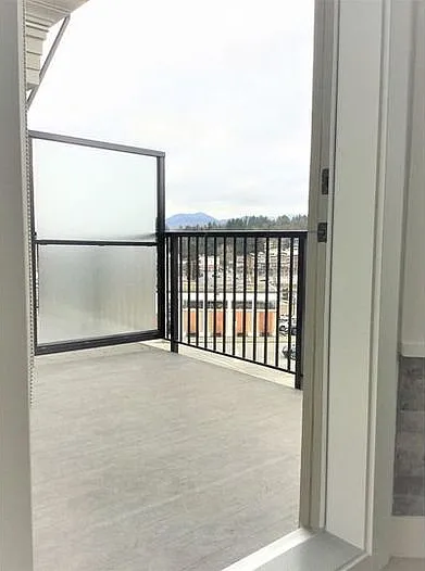 2493 Montrose Ave — Photo 5
