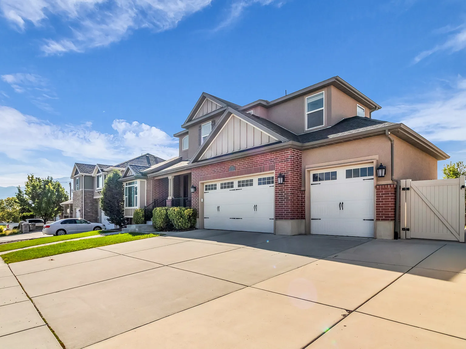 5 bed, 3.5 bath, 3761 sqft, $3,500 — Photo 3