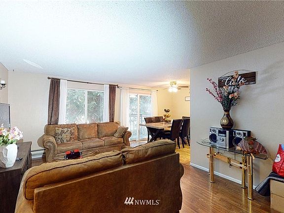 3rd image of 9108 Meridian Pl NE